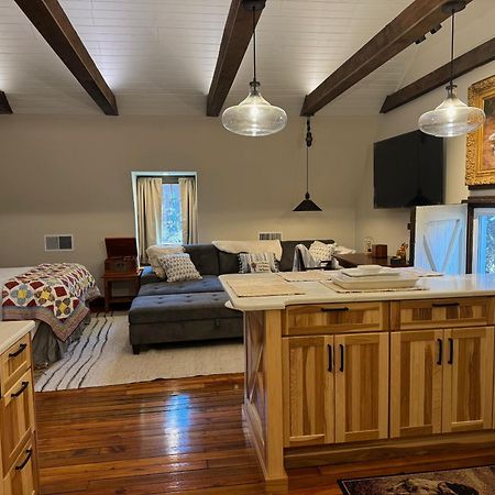 Scottdale South Broadway Manor B&B - Near Fallingwater, Ohiopyle State Park, Hiking & Biking Trails Gap المظهر الخارجي الصورة