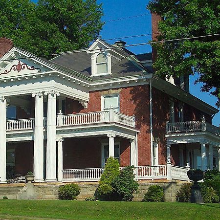 Scottdale South Broadway Manor B&B - Near Fallingwater, Ohiopyle State Park, Hiking & Biking Trails Gap المظهر الخارجي الصورة