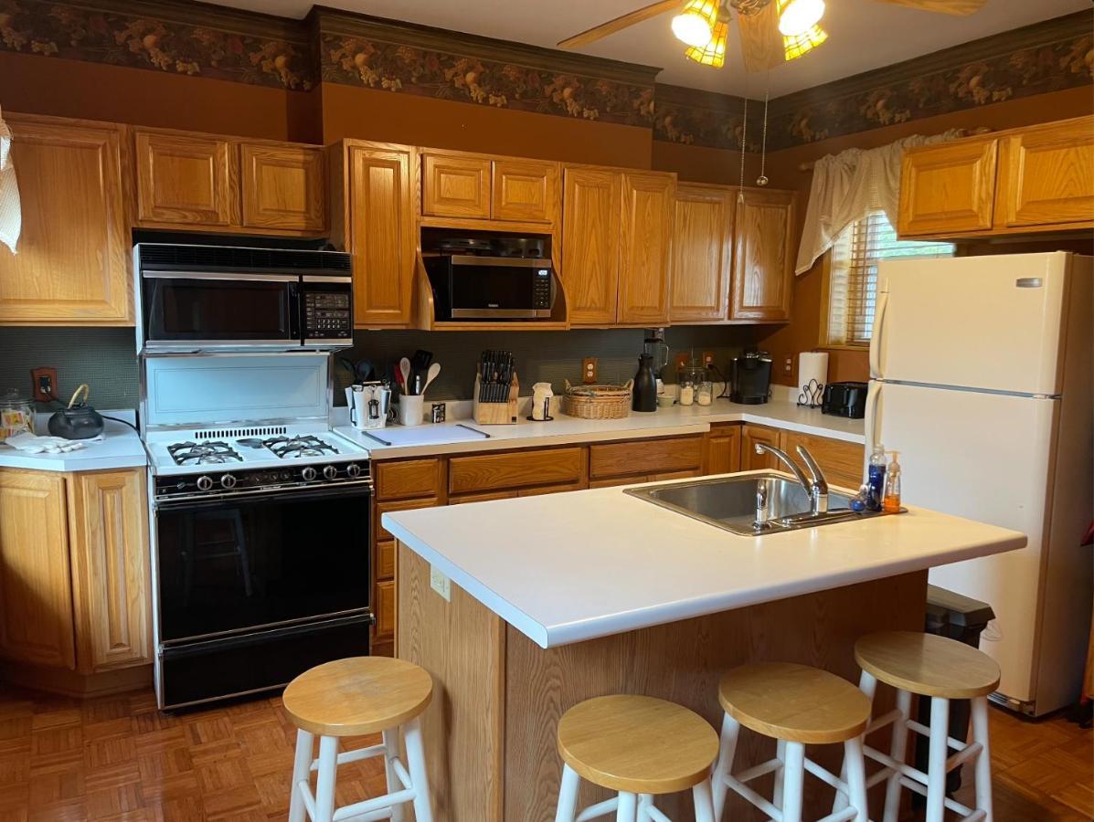 Scottdale South Broadway Manor B&B - Near Fallingwater, Ohiopyle State Park, Hiking & Biking Trails Gap المظهر الخارجي الصورة
