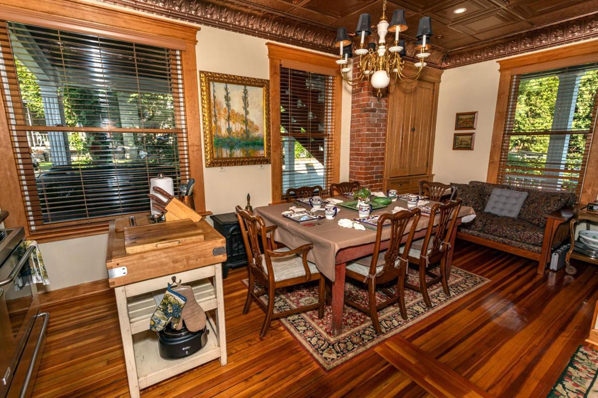 Scottdale South Broadway Manor B&B - Near Fallingwater, Ohiopyle State Park, Hiking & Biking Trails Gap المظهر الخارجي الصورة