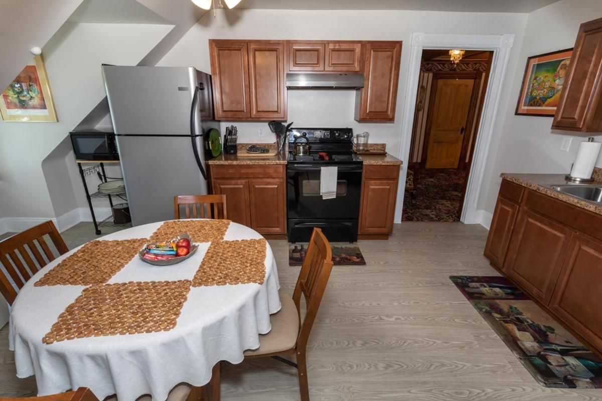 Scottdale South Broadway Manor B&B - Near Fallingwater, Ohiopyle State Park, Hiking & Biking Trails Gap المظهر الخارجي الصورة