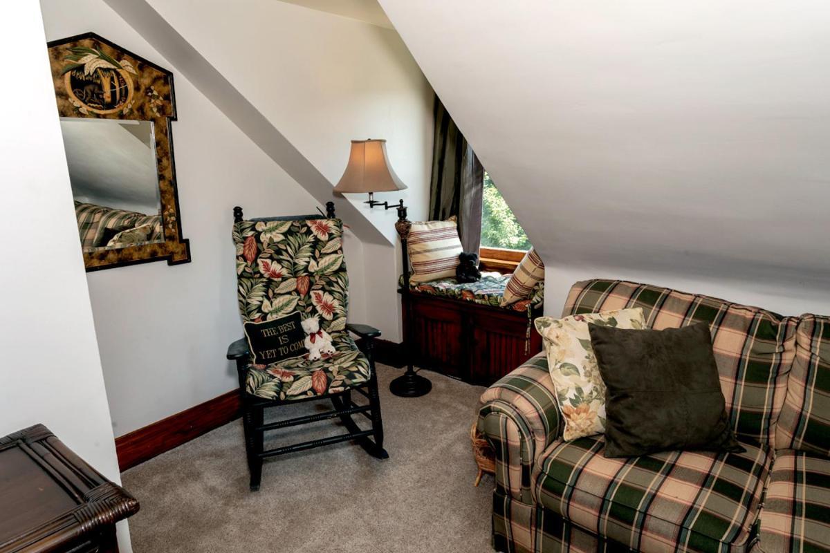 Scottdale South Broadway Manor B&B - Near Fallingwater, Ohiopyle State Park, Hiking & Biking Trails Gap المظهر الخارجي الصورة