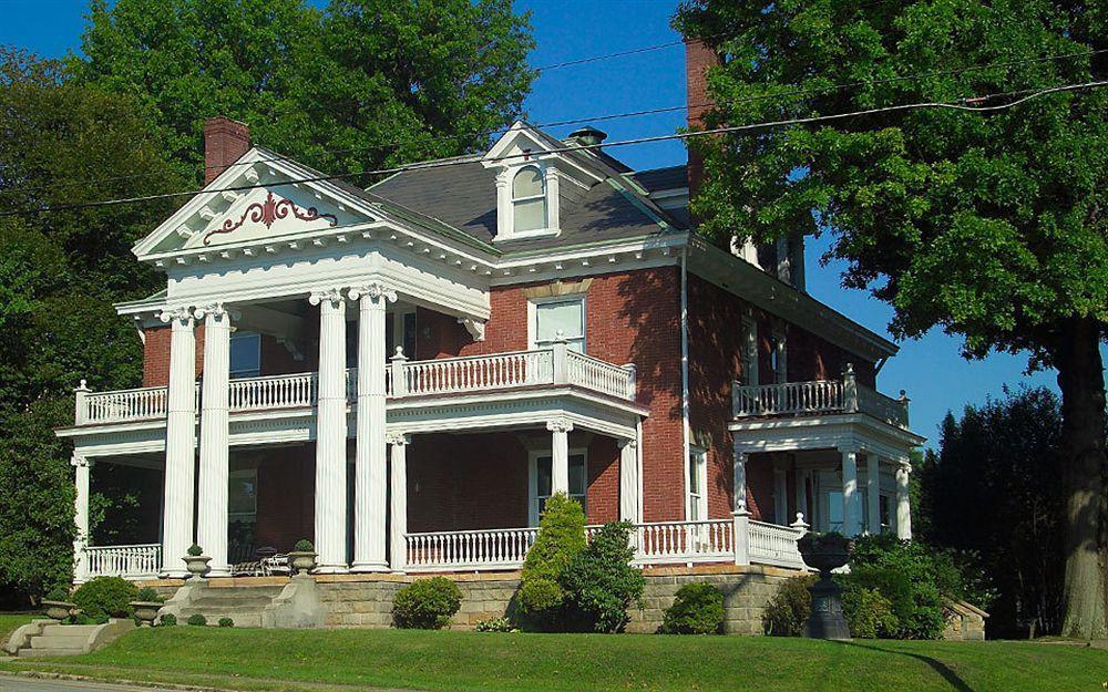 Scottdale South Broadway Manor B&B - Near Fallingwater, Ohiopyle State Park, Hiking & Biking Trails Gap المظهر الخارجي الصورة