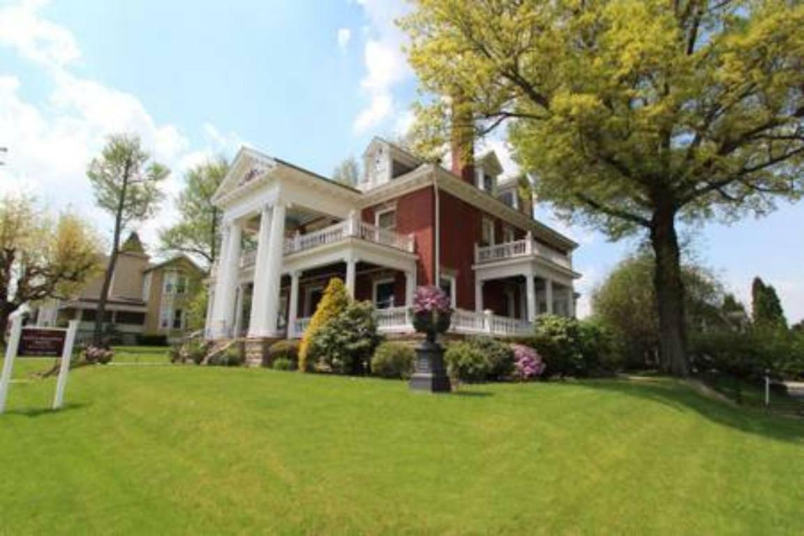 Scottdale South Broadway Manor B&B - Near Fallingwater, Ohiopyle State Park, Hiking & Biking Trails Gap المظهر الخارجي الصورة